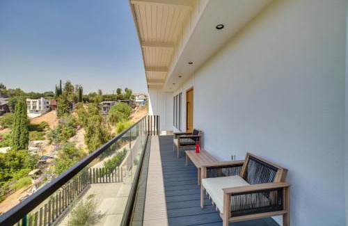 Woodland Hills House | WFH-Friendly Retreat with Views 4 Mi to Calabasas