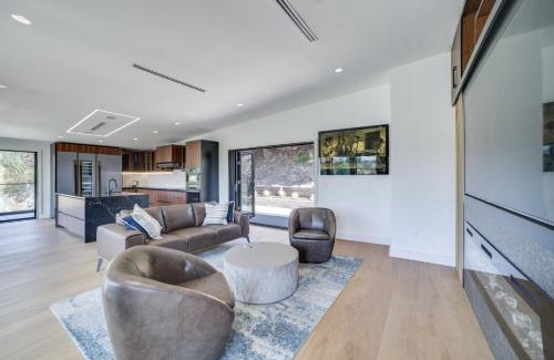 Woodland Hills House | WFH-Friendly Retreat with Views 4 Mi to Calabasas