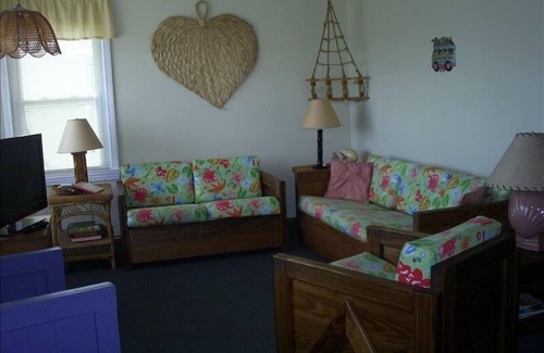 Nags Head Cottage | 'Whale-N-Jennings' Milepost 11 Direct ocean access Friday to Friday