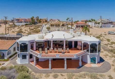 Las Conchas House | Whale of a Tale