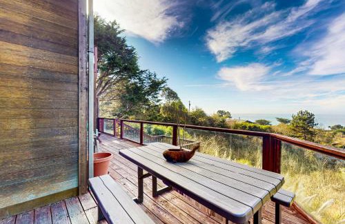 Mendocino House | Whale Song