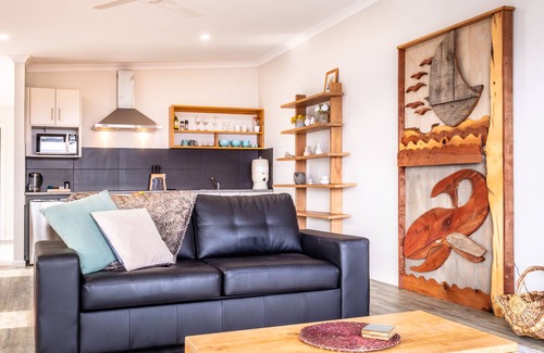Coles Bay Apartment | Whale Watcher 2