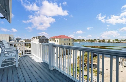 North Carolina Coast Villa | Whalecome to the beach-elevator