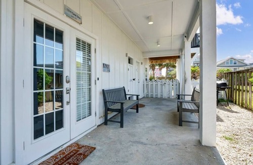 North Carolina Coast Villa | Whalecome to the beach-elevator
