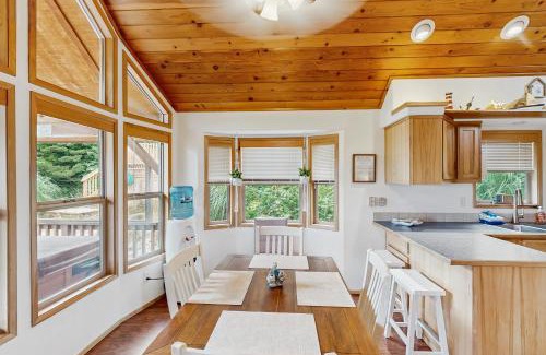Brookings Apartment | Whaleshead Getaway