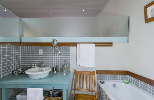 De Kelders House | Whalesong Lodge