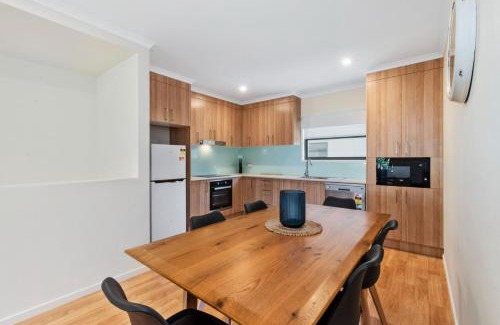 North Batemans Bay Apartment | Wharf at North Batemans