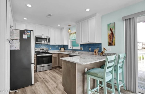 McCutcheon Field House | What a view! Cozy 3-BR. Discount price while upstairs shower under repair .
