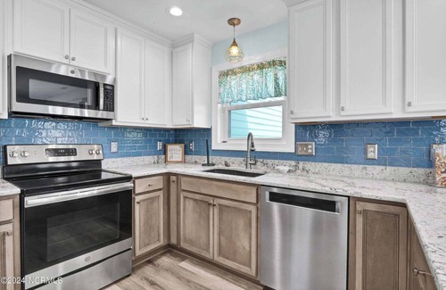 McCutcheon Field House | What a view! Cozy 3-BR. Discount price while upstairs shower under repair .