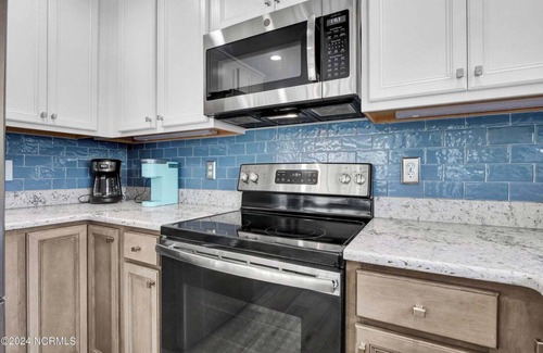 McCutcheon Field House | What a view! Cozy 3-BR. Discount price while upstairs shower under repair .