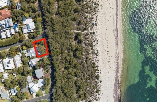 Quindalup House | Whatmans Beach House - on the water's edge
