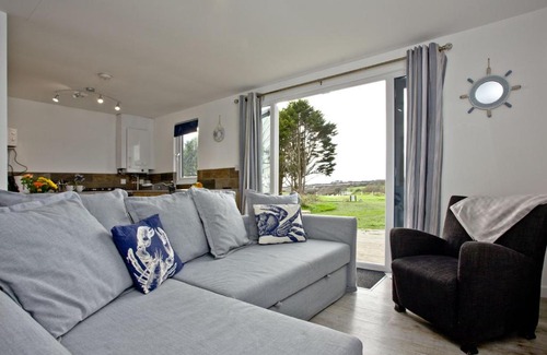 Helford Passage Apartment | Wheal Tor- Beautifully Fitted Wooden Lodge Helston Cornwall