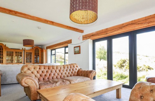 Pensilva Cottage | WHEAL TOR COTTAGE, pet friendly, with a garden in Pensilva