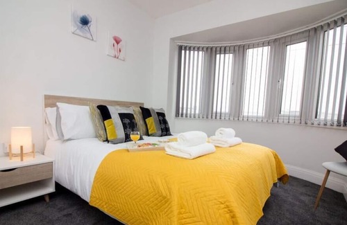 Doncaster House | Wheatley House - Newly renovated 3 bed property, walking distance from Doncaster town centre and ...
