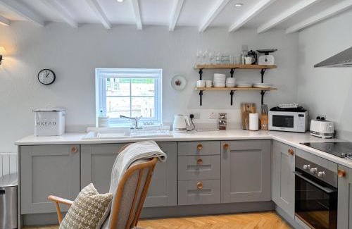 Potter Brompton House | Wheatsheaf Cottage - 80021
