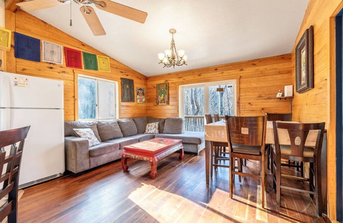 Hot Springs House | Wheel of Bliss Retreat