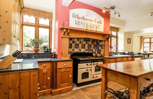 Leominster Cottage | WHEELBARROW CASTLE, pet friendly, with hot tub in Leominster