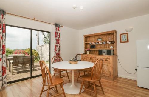Leominster House | Wheelbarrow Cottage