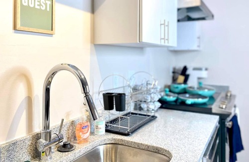 Downtown Baltimore Apartment | 👩‍🦽Wheelchair Accessible ✨💫Studio W/ Free Parking 🚗