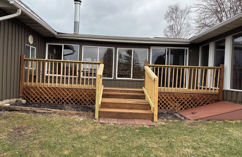 Algoma House | Wheelchair assessable spacious 5-bedroom house in Algoma