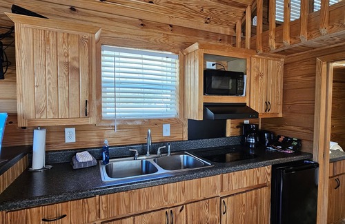 Hillsboro Cabin | Wheeler Lakeside Sunset Retreat 1