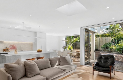 McMahons Point House | Where contemporary meets North Sydney waterside!