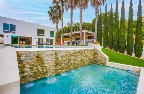 La Jolla Heights Villa | Where luxury & modern elegance blend to create and unforgettable vacation.