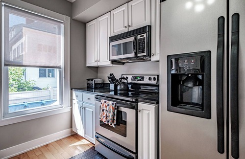 Munjoy Hill Apartment | Whether With Family or Friends Shop, Sight See & Dine at Great Restaurants