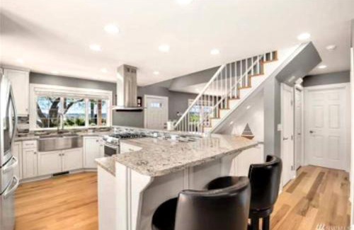 Oak Harbor House | Whidbey Island Retreat - Oceanfront with Hot tub