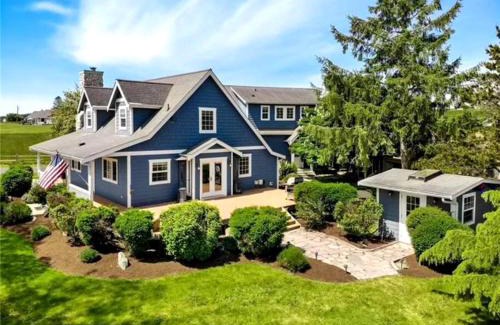 Oak Harbor House | Whidbey Island Retreat - Oceanfront with Hot tub