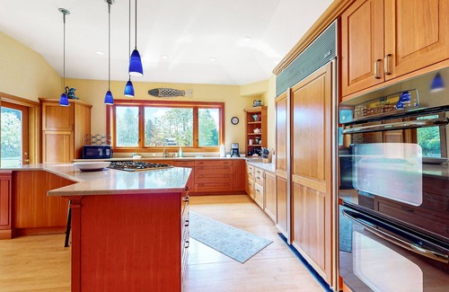 Coupeville House | Whidbey Island waterfront acreage with gardens, pond, chef's kitchen, & studio