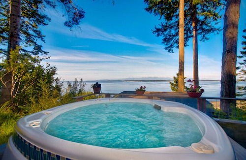 Greenbank House | Whidbey's Finest Luxury Beachfront Compound- no-bank sandy westside beach