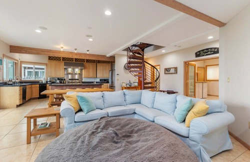 Clinton House | Whidbey Waterfront I King Bed I Sunset