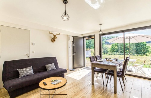 Gages Apartment | While swimming in the garden pool, watch the animals in the adjacent wildlife enclosure.