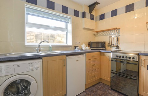 Rockbeare Cottage | WHIMPLE COTTAGE, pet friendly, with pool in Ottery St Mary