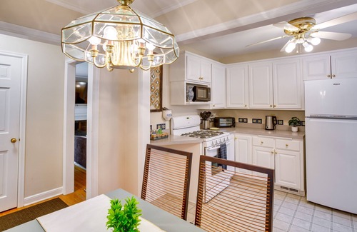 Lynnhurst House | Whimsical & Cozy Home, <1mile to lake, Arcade machine, Family Friendly, Quiet