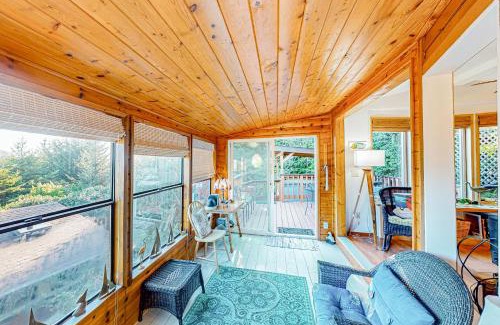Brookings Apartment | Whimsical Whaleshead, OV10