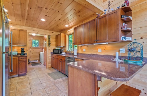 Rangeley House | Whippoorwill - Wooded location, hot tub, close to downtown Oquossoc