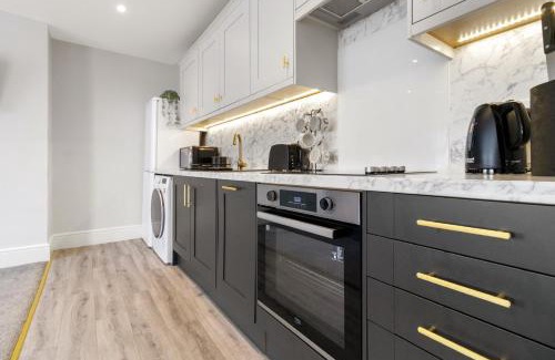 Worcester Apartment | WhiskAwayStays - Victoria House - Apartment 2