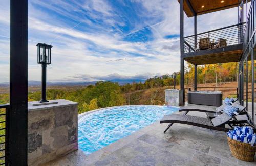 Sevierville House | Whiskey Ridge by AvantStay Infinity Pool, Hot Tub, Game Room, Panoramic Views