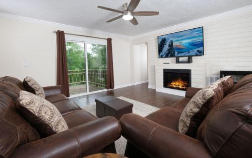 Sevierville Villa | Whiskey Ridge
