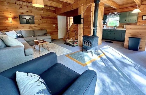 Rangeley Cabin | Whiskey River Ridge- cozy modern cabin close to downtown+Saddleback Mt.