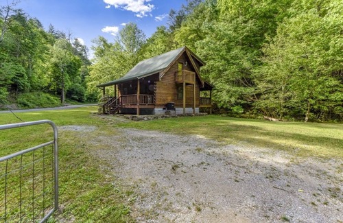 Townsend Cabin | Whisper Creek 2 Bedroom Cabin by RedAwning