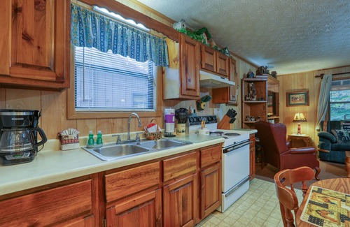 Cosby Cabin | Whispering Creek - 2 Bedrooms, 1 Baths, Sleeps 6 Cabin by RedAwning