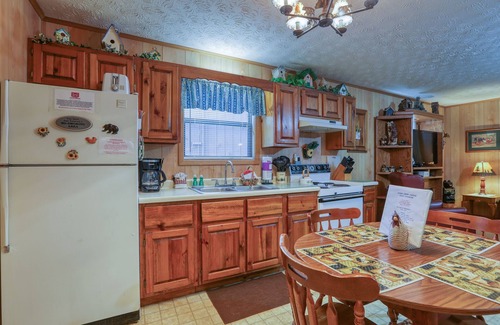 Cosby Cabin | Whispering Creek - 2 Bedrooms, 1 Baths, Sleeps 6 Cabin by RedAwning