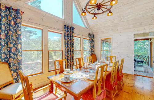 Sapphire House | Whispering Creek
