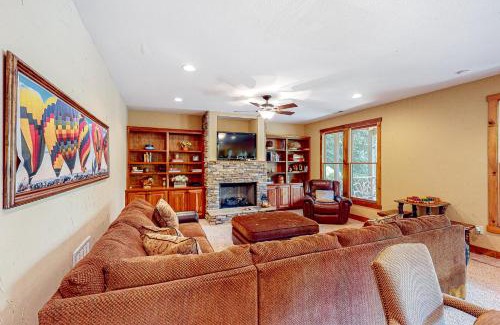 Sapphire House | Whispering Creek