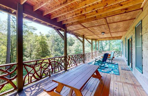 Sapphire House | Whispering Creek