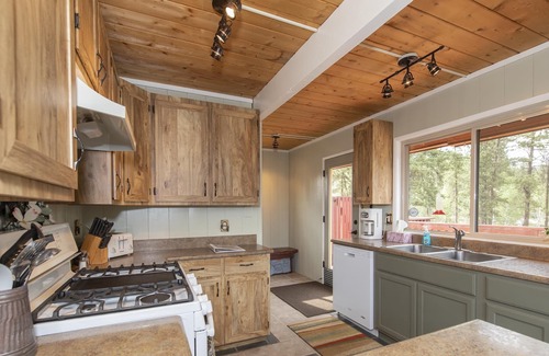 Florissant Cabin | Whispering Peaks Mountain Cabin