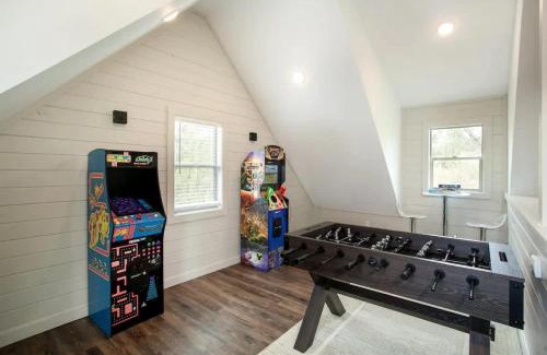 Sevierville House | Whispering Pine - Arcade - Lake Perks
